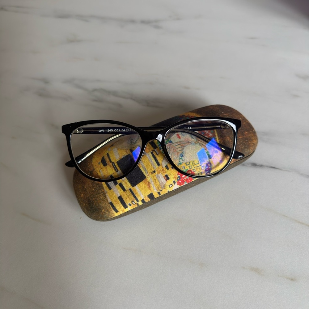 Black Cat-Eye Blue Light Blocker Glasses with Decorative Case - Picture 2 of 2